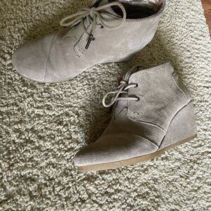 TOMS Women's Suede Wedge Ankle Boots